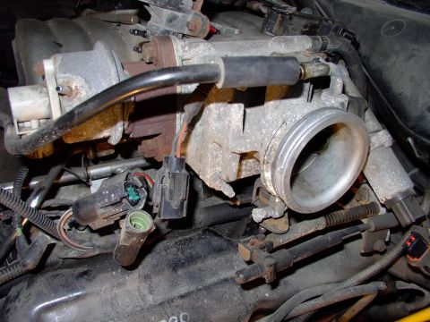 1990 Lincoln Town Car - Disconnect the throttle and cruise linkage