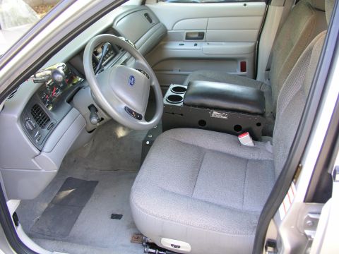 2003 Ford Crown Victoria - Inside the Vic