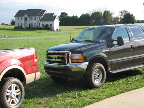 2000 Ford Excursion photo