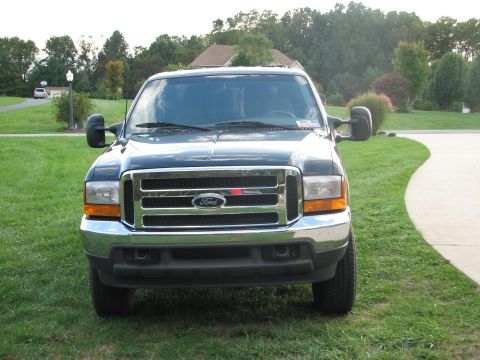 2000 Ford Excursion photo