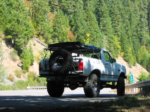 1995 Ford Bronco - On the road through the cascades