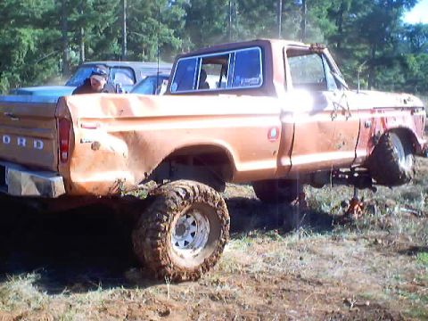 1976 Ford F-100 - I was balancing on my right side for a second. I suspect the right side ball joints took on most the weight of the truck and pulled out, br…