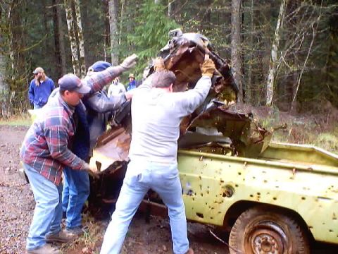 1976 Ford F-100 - There goes the cab.