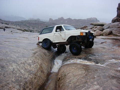 1987 Ford Bronco - more wet crack