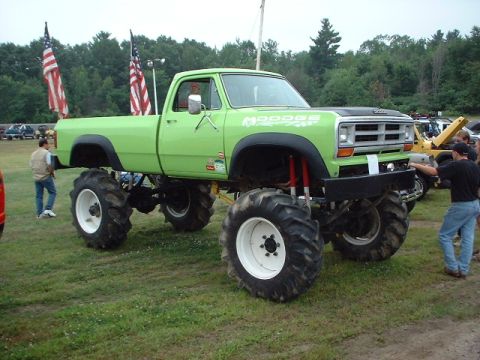 1978 Ford Bronco - This dodge is running 48" bfgoodrich tractor tires and 2 1/2 rockwells front and back.