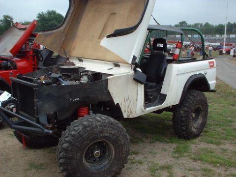 1978 Ford Bronco - This bronco has a complete fiberglass body.