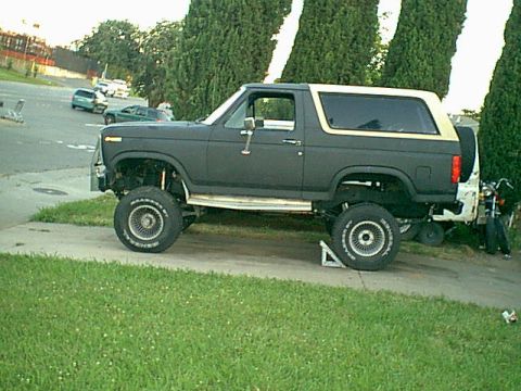 1983 Ford Bronco - the same steps were taken on the pass side.and here is a side shot with it completly locktited and tighened down. I think it turned out gre…