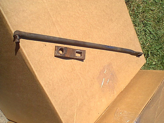 After the body lift i was forced a question. What to do with the mechanical clutch system.i was going to add 3" to the rod but as you can see the rod end was worn reall bad. so i decided to redesign it stronger. I did not want this to fail off road