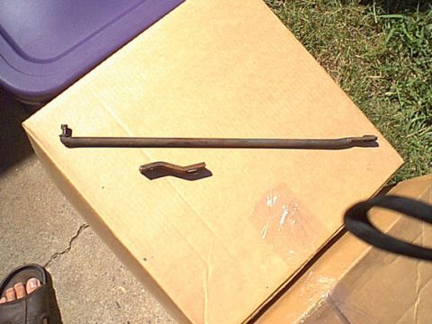 1983 Ford Bronco - here is another angle. you can see the pivet end is junk.