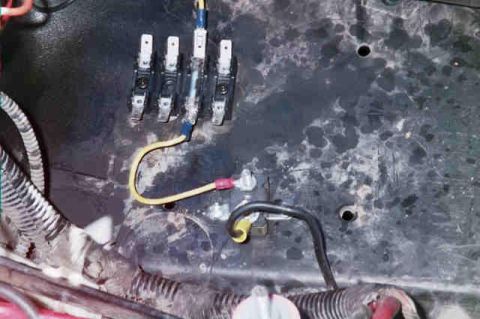 1994 Ford Bronco - addtional fuse block used for rock lights and york