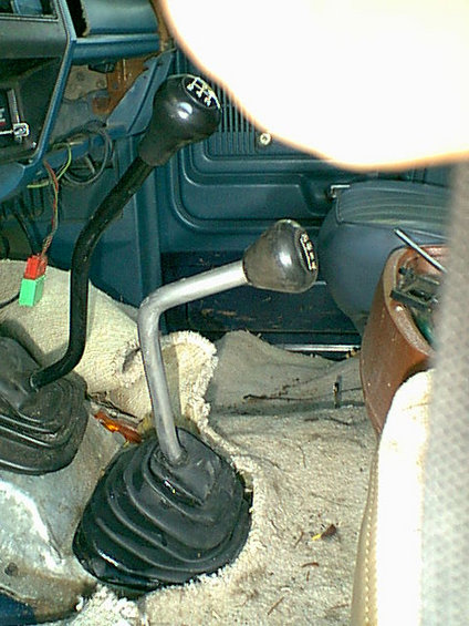 1983 Ford Bronco - this was the 1st time i reinstalled the shifter.