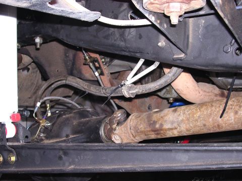 1994 Ford Bronco - arb line tied to breather line. They are held out of the way with a soft spring to allow for wheel travel