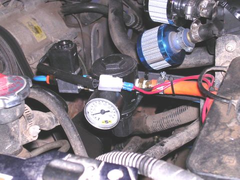 1994 Ford Bronco - just another shot of the regulator with the diff and tranny breathers tied in behind it.