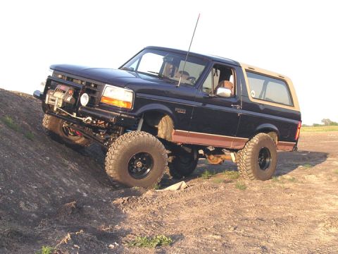 1994 Ford Bronco - A big thanks to Jack for fab'ing up the mount. there is no bumpsteer.