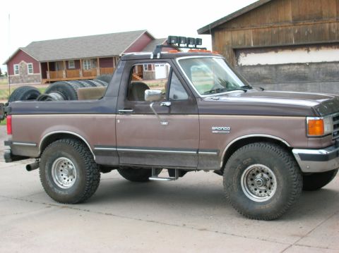 1989 Ford Bronco - Truck with new er 35's
