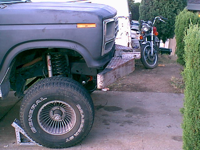 Here is a side shot of the bumper installed. it looks good time to paint the top side of the bumper.