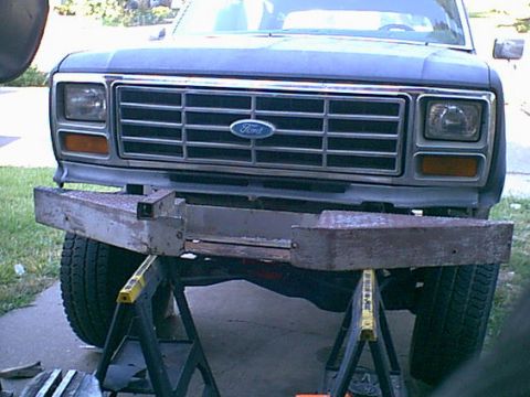 1983 Ford Bronco - with both fenders cut and the correct height spacers this is almost where i i want the bumper to sit. looks good.