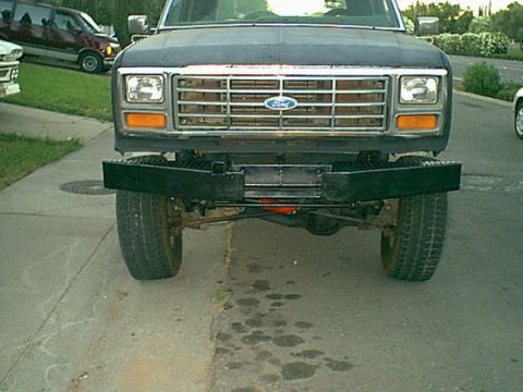 1983 Ford Bronco - Here it is from the front all painted.