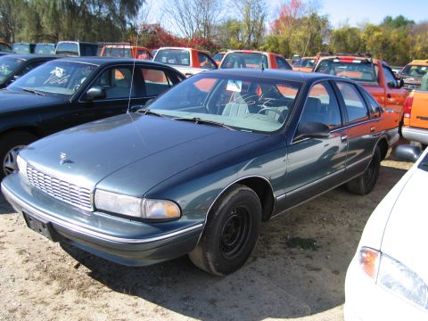 1991 Ford LTD Crown Victoria - This sedan's body style suggests a 1991 model year, but it is not a Ford Crown Victoria LTD.