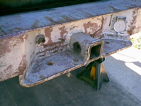 1983 Ford Bronco - here is the reciver end. i like how it is in the bumper.