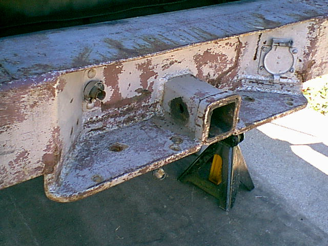 here is the reciver end. i like how it is in the bumper.