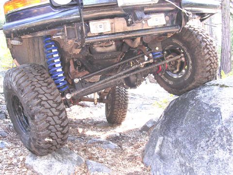 1994 Ford Bronco - track bar mounts were flawless. Aside from a little tweaking, this thing is dialed in after only one trip.