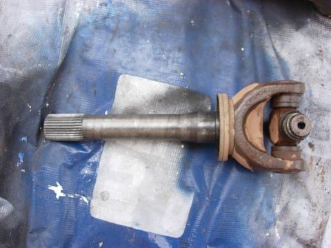 1987 Ford Bronco - this is the stub from the broken side, the splines seem to be slightly twisted