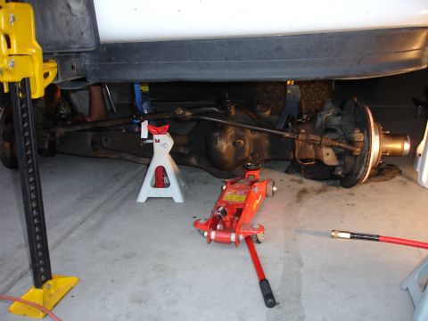 1996 Ford Bronco - front axel removed
