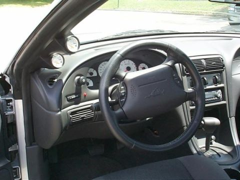 2000 Ford Mustang photo