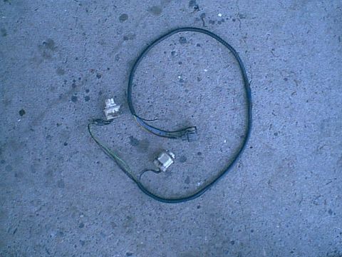 1983 Ford Bronco - i got a better shape harness from the junk yard.