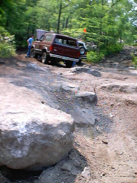 2001 Ford Escape - Stupid motor mount...stupid fan shroud. Get rid of it!!