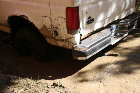 1987 Ford Bronco - Back end seems to have sunk.