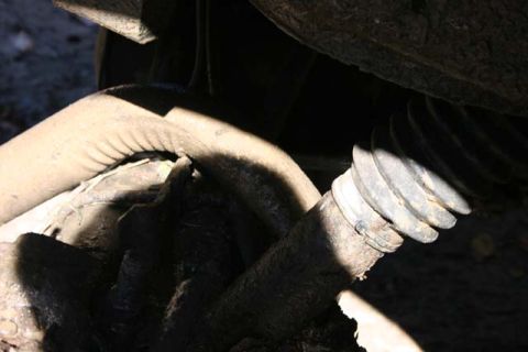 1987 Ford Bronco - Exhaust nicely wrapped around the axle.