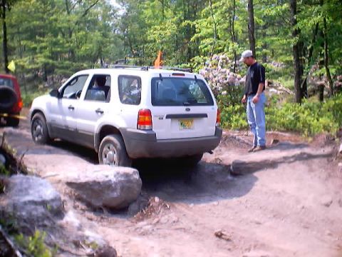 2001 Ford Escape - Houdini getting lowered into the water. Hold your breath everyone...