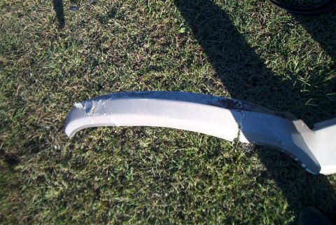 1988 Ford E250 - This is a damaged bumper part, not a 1988 Ford E250.
