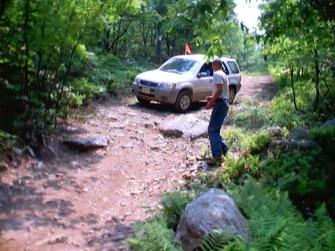 2001 Ford Escape - He has one arm free, but the rope is quickly losing its strands. This is going to be a nail biter, folks...
