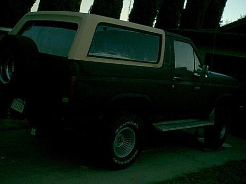 1983 Ford Bronco - now from the right side to the drivers rear is black now.