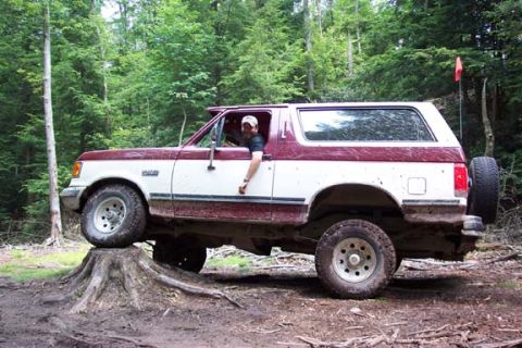 2001 Ford Escape - 90BroncoPA Flexing with the freashly removed sway bars
