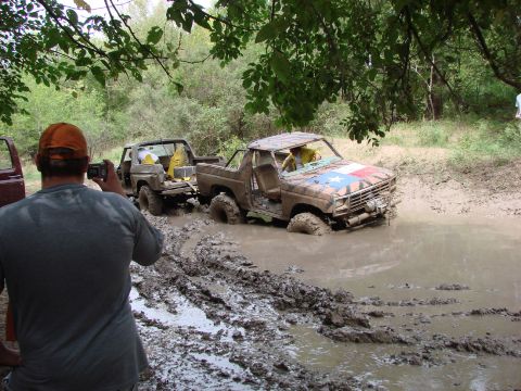 1996 Ford Bronco - Frank pulling out Mark (engine trouble)