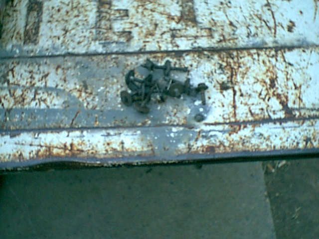After removing all the bolts but 2 (tey were broken) i was able to slide the topp off.