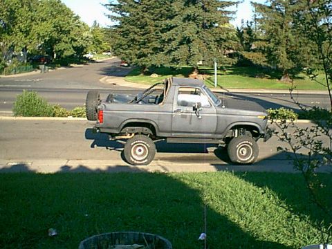 1983 Ford Bronco - here she is from the front door topless.