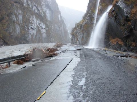 2003 Jeep TJ - Flooding on the road to Valdez