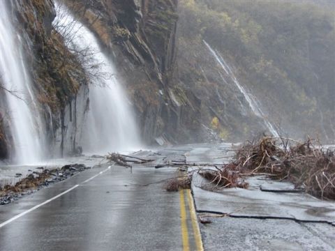 2003 Jeep TJ - Flooding on the road to Valdez