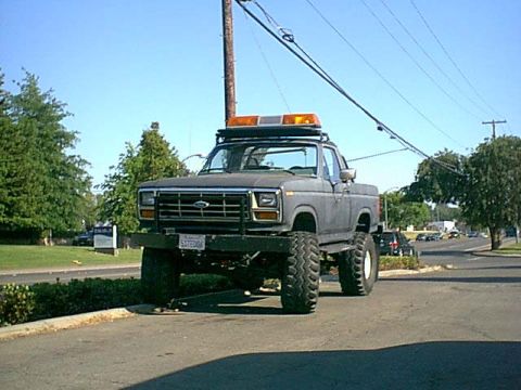 1983 Ford Bronco - here is a shot of the lights installed from the front.