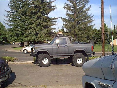 1983 Ford Bronco - Here is the side view.
