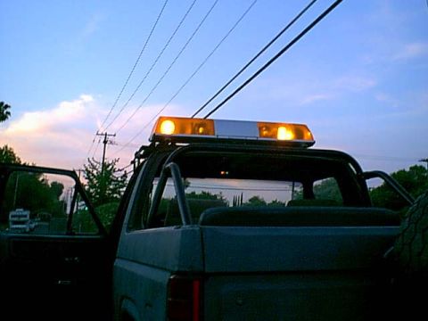 1983 Ford Bronco - the rear has the rotors on the outside and flashers in the middle.