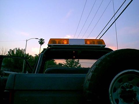 1983 Ford Bronco - here are the flashers on the way on.