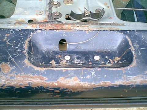 1983 Ford Bronco - When i got this bronco the inside handle was missing. just to get the gate open i added this temp handle.