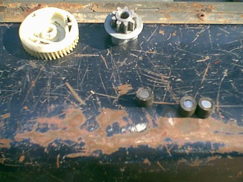 1983 Ford Bronco - the steel spacers go inside of the rubber fuel line.