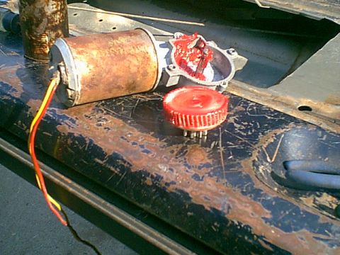 1983 Ford Bronco - i added new grease to the final drivegear and motor spline.